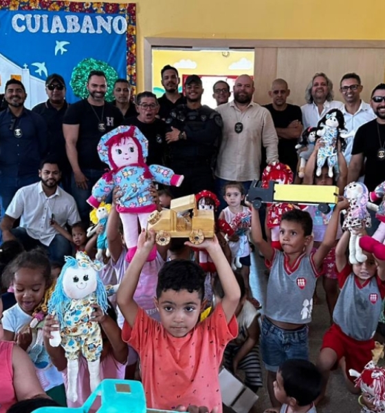 Brinquedos confeccionados por reeducandos são doados a crianças em Cuiabá
