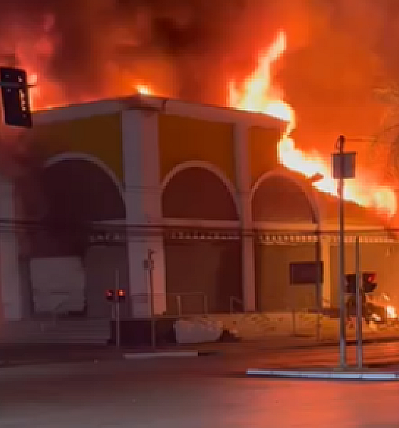 Incêndio de grandes proporções destrói o Shopping Popular; vídeos