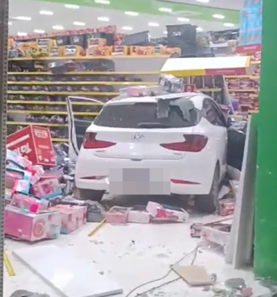 Mulher perde o controle do carro e destrói fachada de loja em Rondonópolis