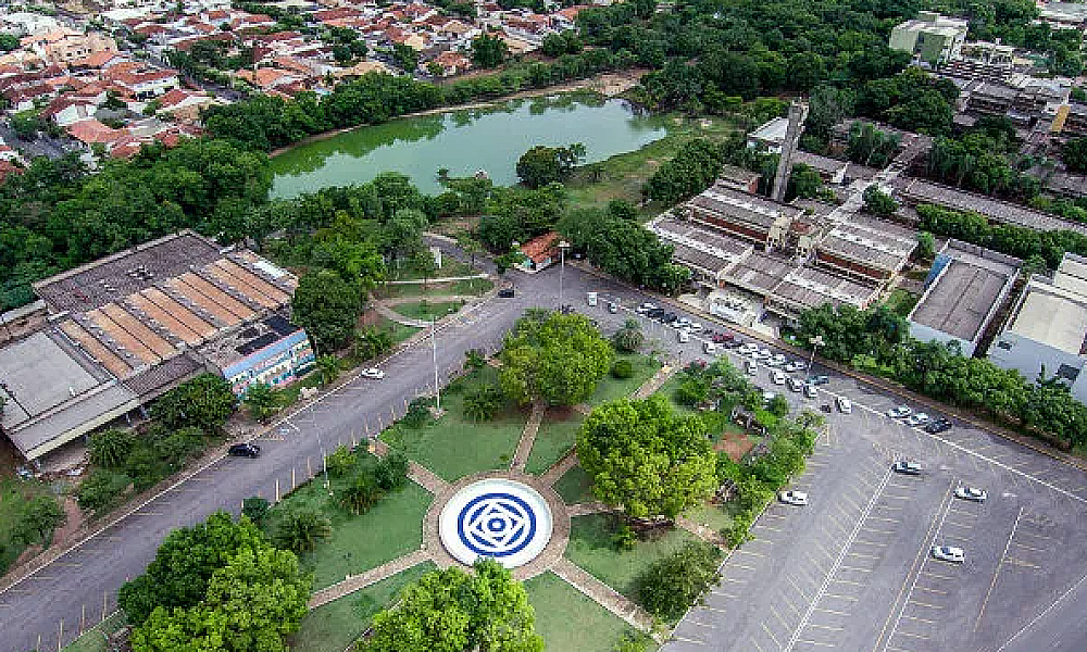 Estudante da UFMT é ameaçado por colega no estacionamento do campus