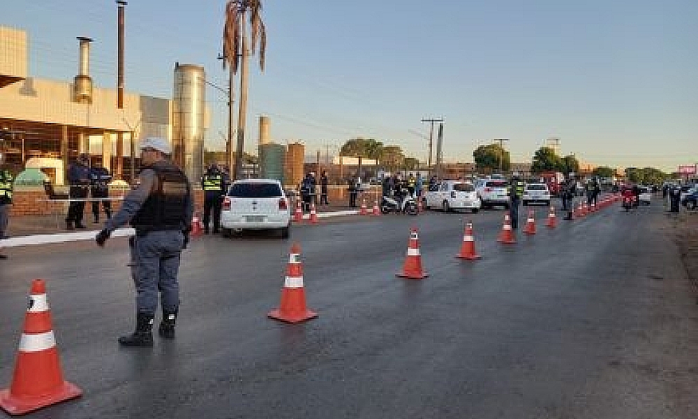 Fiscalização prende 41 motoristas embriagados e remove 168 veículos