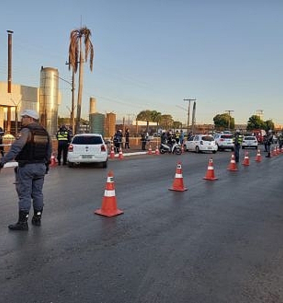 Fiscalização prende 41 motoristas embriagados e remove 168 veículos