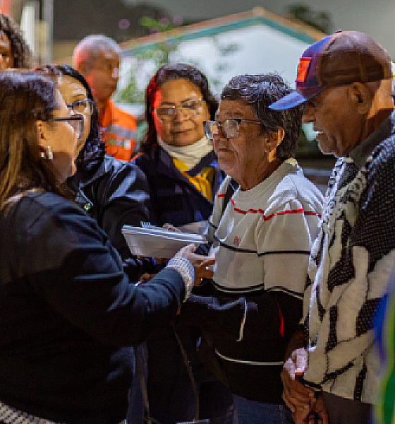 Prefeitura distribui cobertores e marmitas durante frente fria em Cuiabá