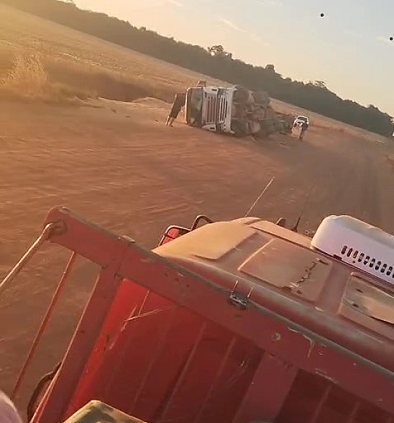 Trecho perigoso da MT-109 registra tombamento de carreta