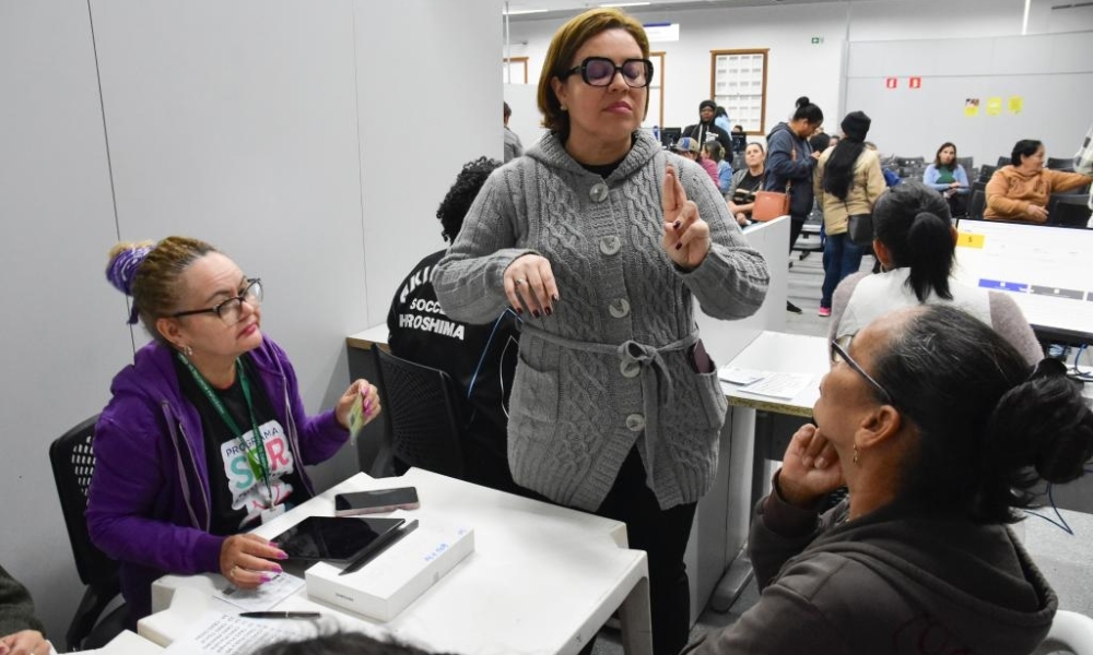 Central de Intérprete de Libras garante acessibilidade durante Mutirão do Programa SER Família em Cuiabá