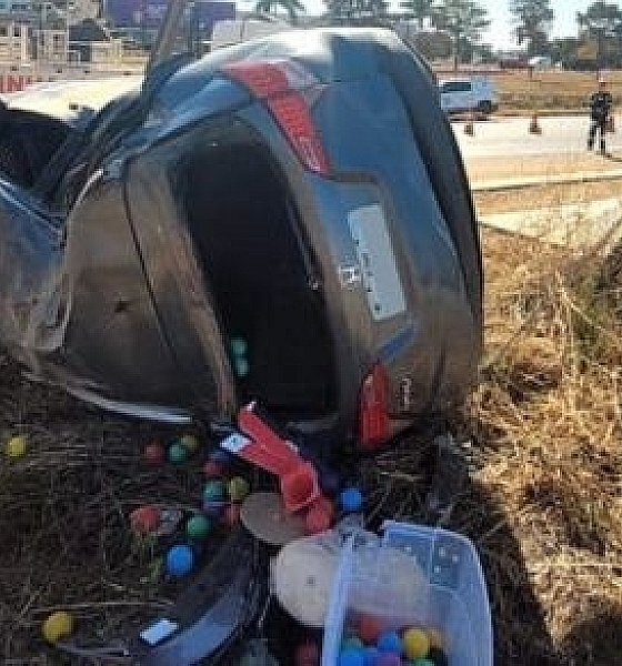 Funcionários de lava-jato capotam HRV de cliente em MT