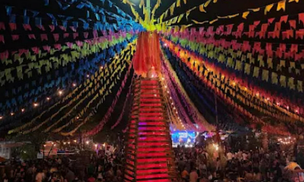 Homem causa confusão, agride mulher e danifica barraca em festa de Cuiabá