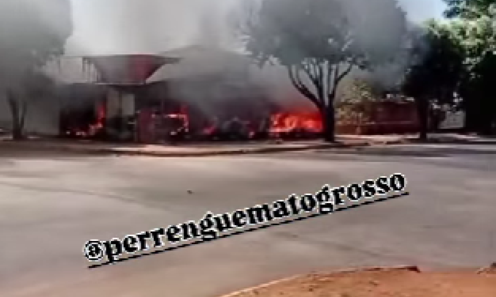 Mercado é consumido por incêndio de grandes proporções em Lucas do Rio Verde