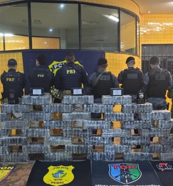 Avião com droga vinda da Bolívia leva à apreensão de meia tonelada de cocaína em General Carneiro