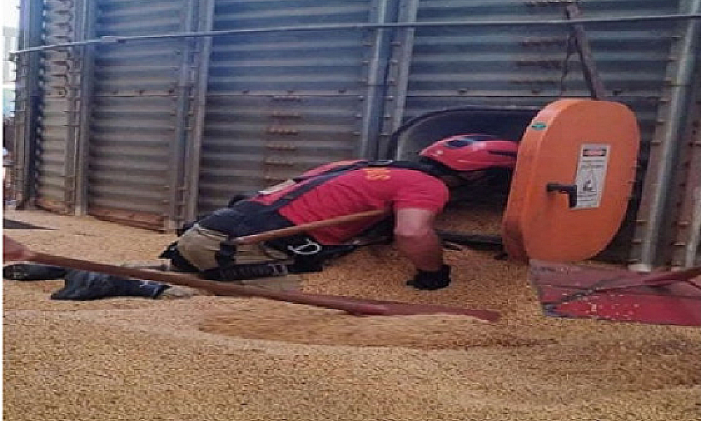 Trabalhador morre soterrado em silo de grãos em MT