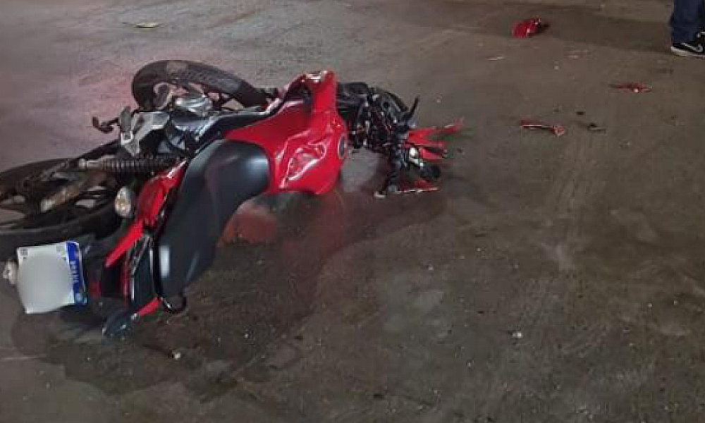 Jovem fica ferido após colisão entre Jeep e moto em Várzea Grande