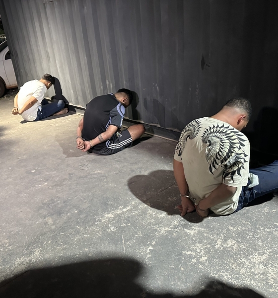 Trio é preso após perseguição e colisão em posto de combustíveis no CPA III, em Cuiabá