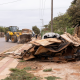 Barracos so removidos de calada ocupada irregularmente em rea empresarial de Rondonpolis