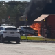 Carro fica destrudo aps pegar fogo em avenida de Cuiab