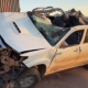 Hilux bate em carreta estacionada e fica destruda em Sinop