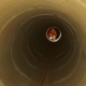 Bombeiros resgatam filhote de cachorro que estava preso em bueiro