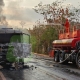 Carretas colidem e carga de madeira pega fogo na BR-364