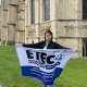 Aluna da ETEC Tangar da Serra leva bandeira de escola para Inglaterra e diz Me deu tantas oportunidades