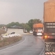 Chuva intensa provoca dois acidentes quase simultneos na BR-364 