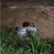 Adolescentes morrem aps carro cair em rio durante chuva 