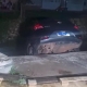 Motorista perde controle e carro cai em c�rrego no bairro S�o Mateus, em Cuiab�(V�deo)