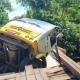 Caminh�o cai de ponte de madeira em Rondon�polis e deixa motorista ferido
