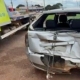 Batida entre dois carros e carreta na BR-163 causa p�nico e deixa mulher passa mal