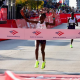 Queniana bate recorde mundial da maratona e  a primeira mulher a correr abaixo de 2h10min