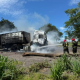 Carreta carregada com sulfato de alumnio pega fogo na BR-364