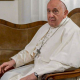 Papa Francisco  diagnosticado com infeco respiratria e permanece internado em Roma