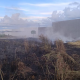 Bombeiros controlam incndio em lote residencial no bairro Belvedere, em Primavera do Leste