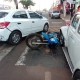 Motociclista adolescente fica ferido aps coliso com carro e veculo estacionado em Tangar da Serra