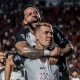 Corinthians marca no fim, vence o Vitória e respira fora da zona de rebaixamento