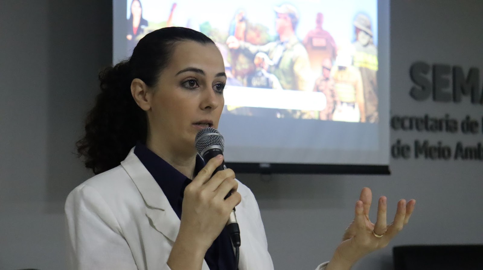 Coordenadora do FIPPE, Francieli Nascimento