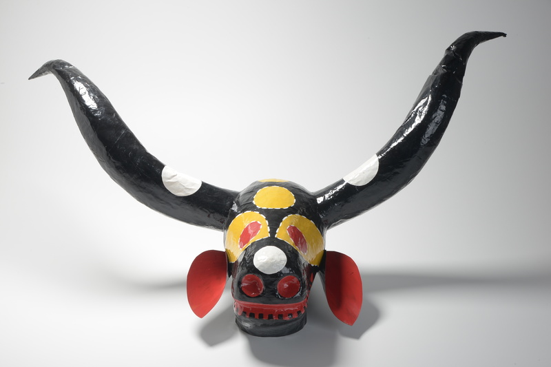 MASCARA DE BOI EM PAPEL_Artes� Maria Delma_Piren�polis_GO_Foto divulga��o ApexBrasil