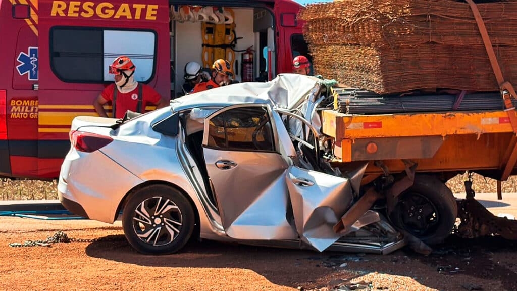 Motorista morre ap�s colidir com carreta parada na MT-225, em Vera