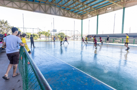 Prefeitura de Cuiab promove atividades esportivas gratuitas durante recesso escolar