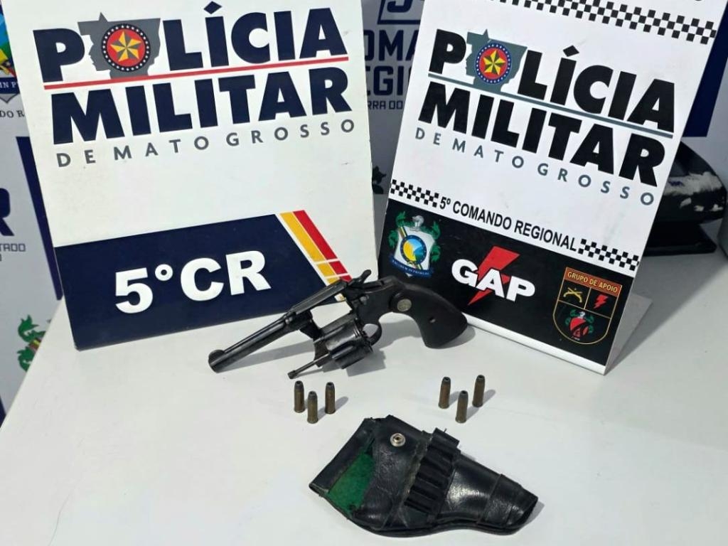 Pol�cia Militar prende homem que amea�ou irm�o com arma de fogo em Barra do Gar�as