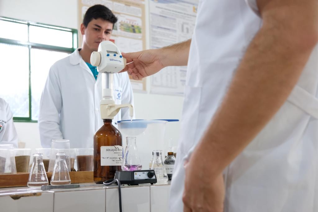 Laborat�rios de Solos da Unemat recebem selos de qualidade da Embrapa e do Instituto Agron�mico