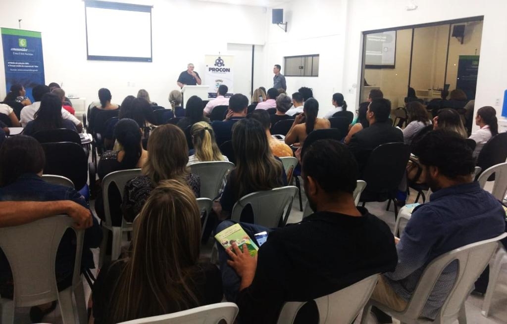 Procon leva palestra sobre consumo e boas pr�ticas para popula��o e comerciantes de Primavera do Leste