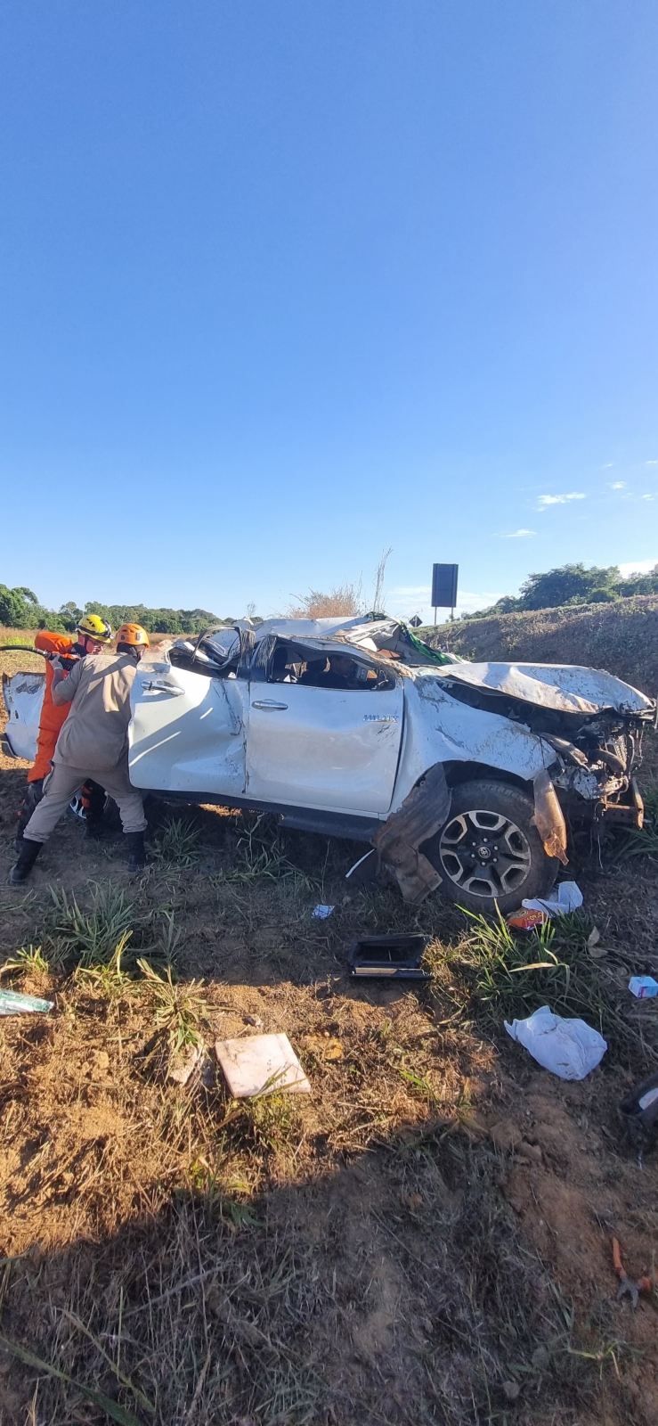 Caminhonete capota na BR-158 e deixa quatro da mesma fam�lia feridos em Nova Xavantina