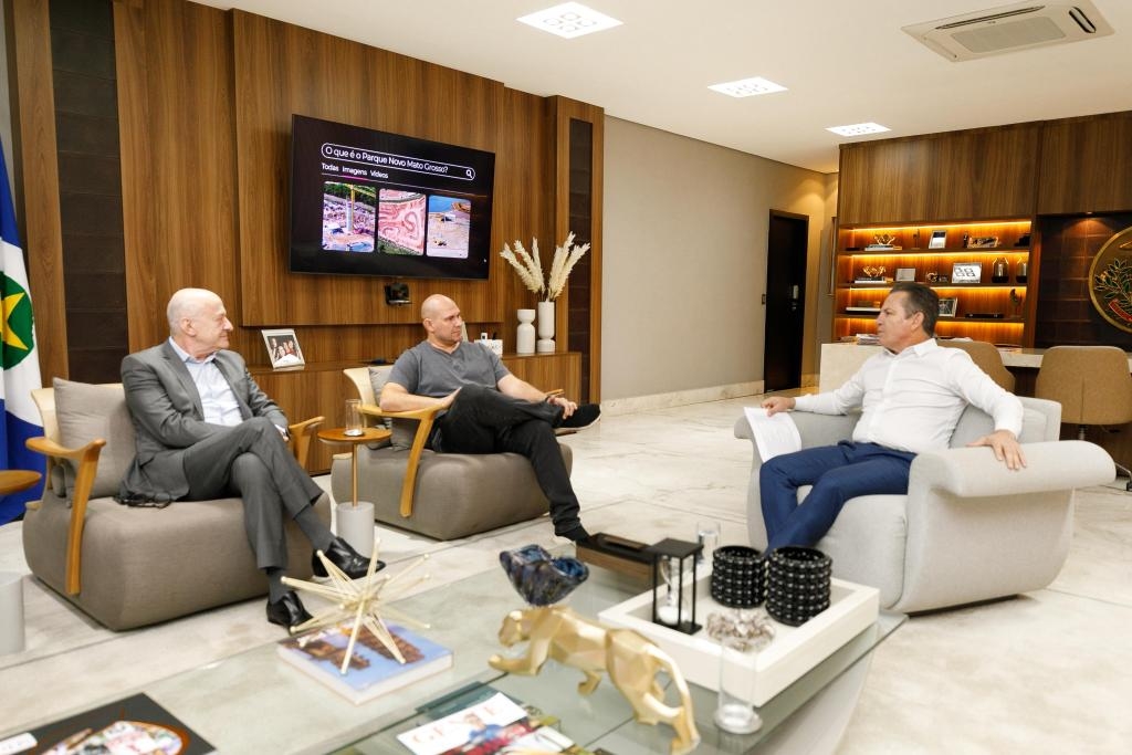 Governador, vice e prefeito articulam novas obras para Cuiab�