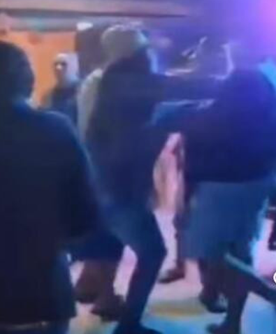 Briga entre m�sicos de banda de lambad�o termina em cadeirada durante festa em V�rzea Grande