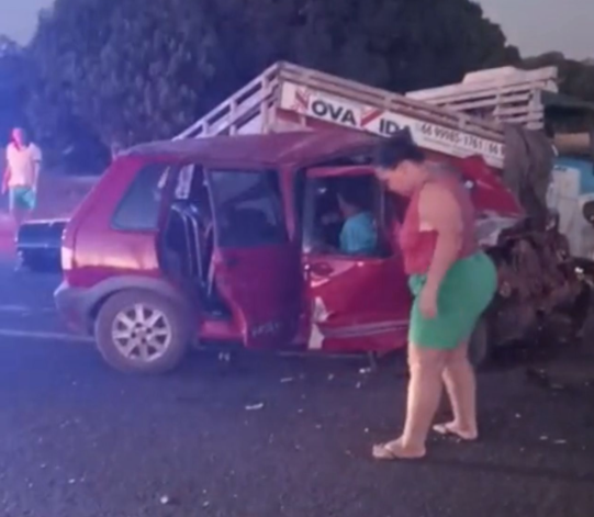 Colis�o entre Fiat Uno e caminhonete mata quatro pessoas na MT-338, em Itanhang�