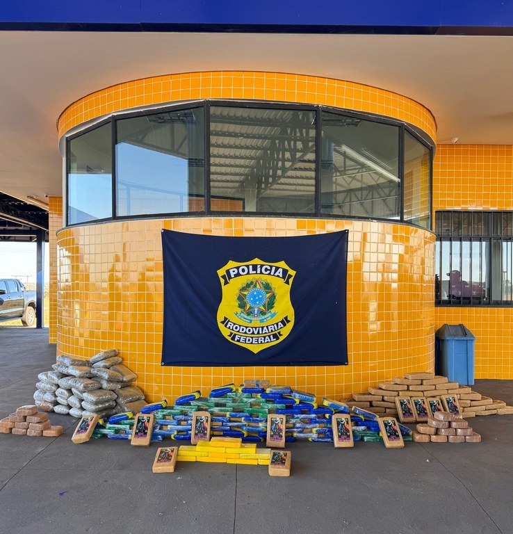 PRF apreende mais de 200 kg de drogas escondidas em carga de madeira em General Carneiro (MT)