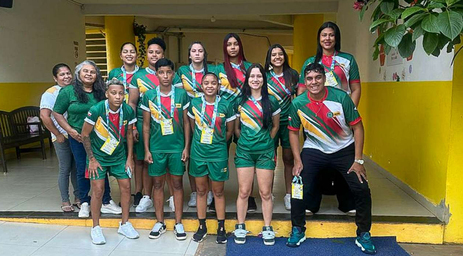 Sele��o feminina de futsal de V�rzea Grande recebe apoio da Prefeitura para disputa dos Jogos Escolares Mato-grossenses