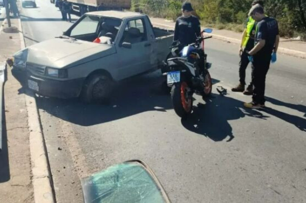 Motociclista morre ap�s ser atingida por caminh�o em acidente em V�rzea Grande