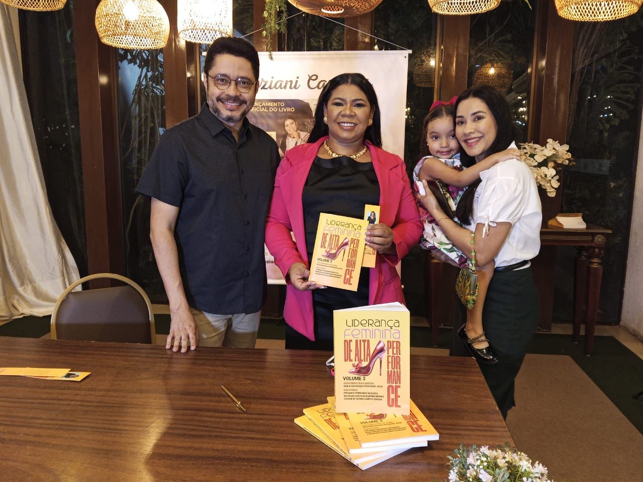 Joziani Campos lan�a livro �Lideran�a Feminina de Alta Performance � Volume 3�