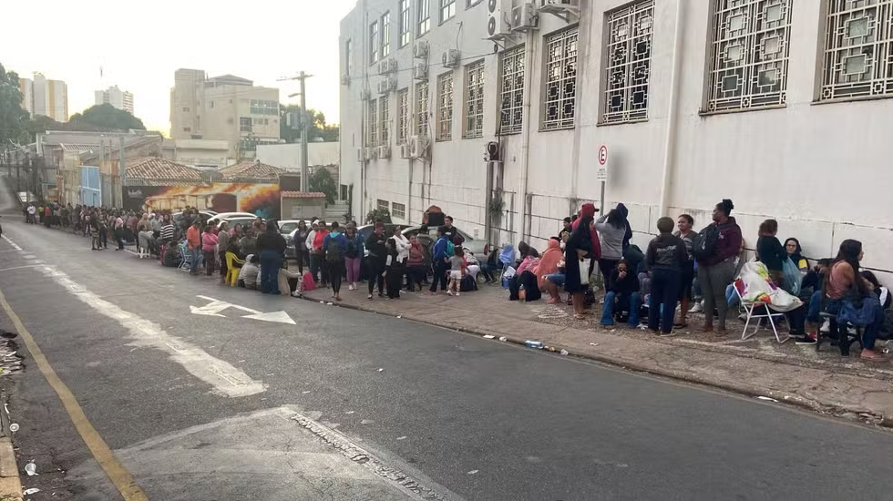 Programa habitacional Casa Cuiabana gera filas e confuso no incio das inscries