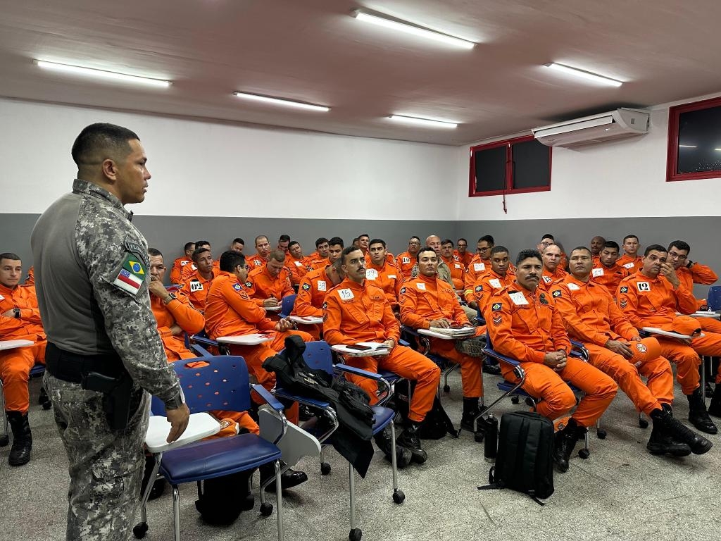 Bombeiros de MT participam de capacita��o da For�a Nacional com foco no combate a inc�ndios florestais